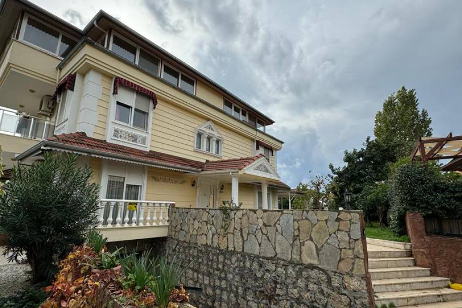 奧巴核心区1014平米顶级商业资产：尽揽阿兰亚城堡美景，开启无限投资潜能