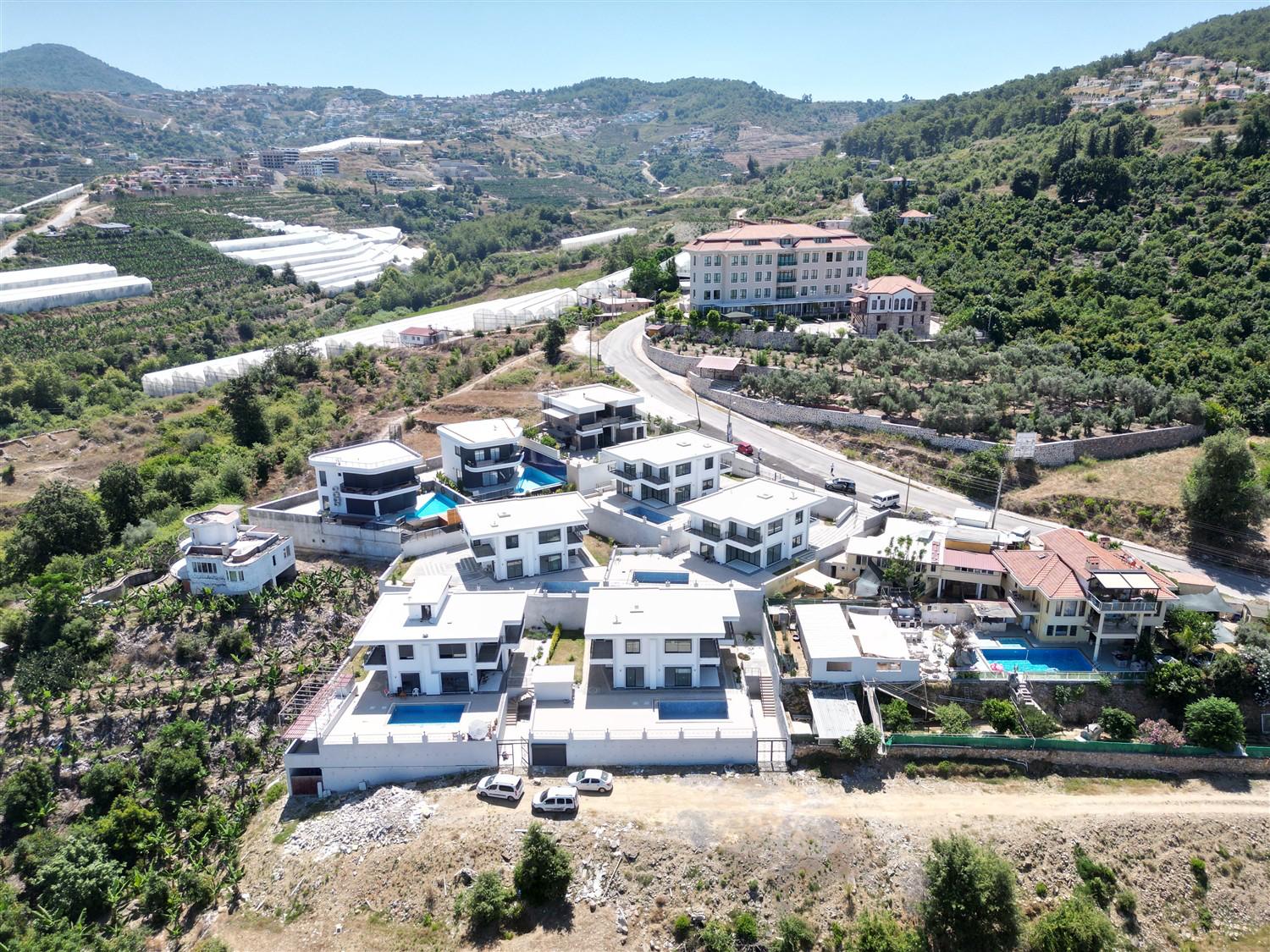 阿拉尼亚卡尔吉卡克：现代四卧室豪华别墅，尊享私家泳池