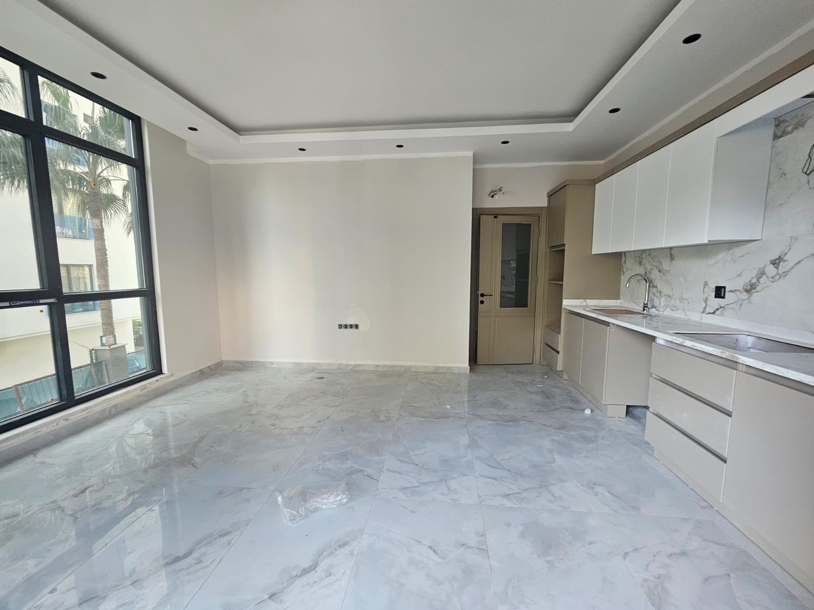 阿拉尼亚中心豪华公寓与复式住宅：尊享地中海生活与卓越投资