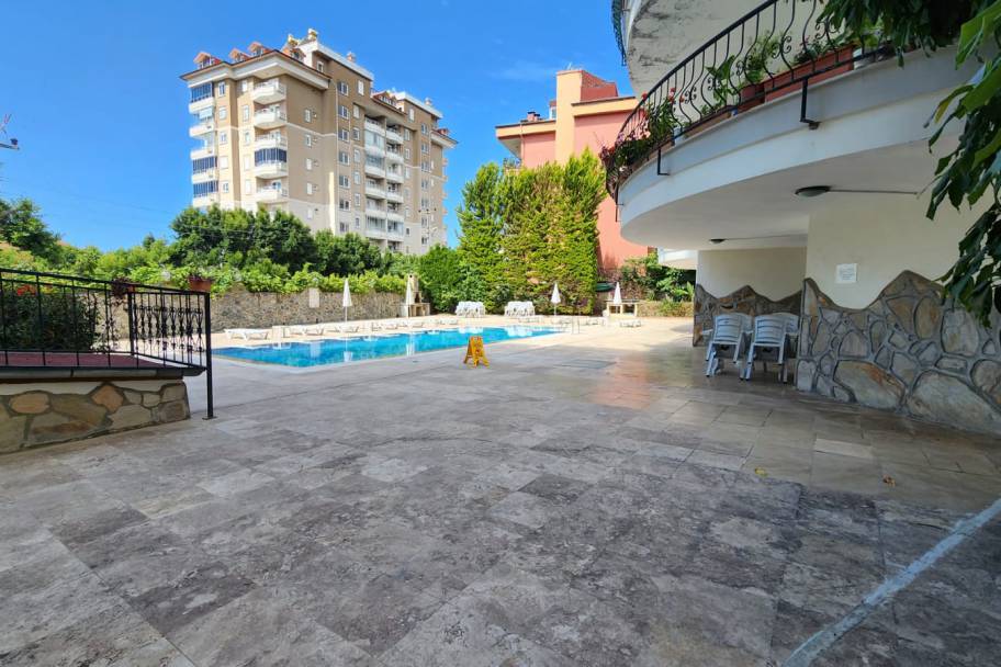 Élégant Appartement Meublé à Cikcilli, Alanya, avec Piscine et Cheminée