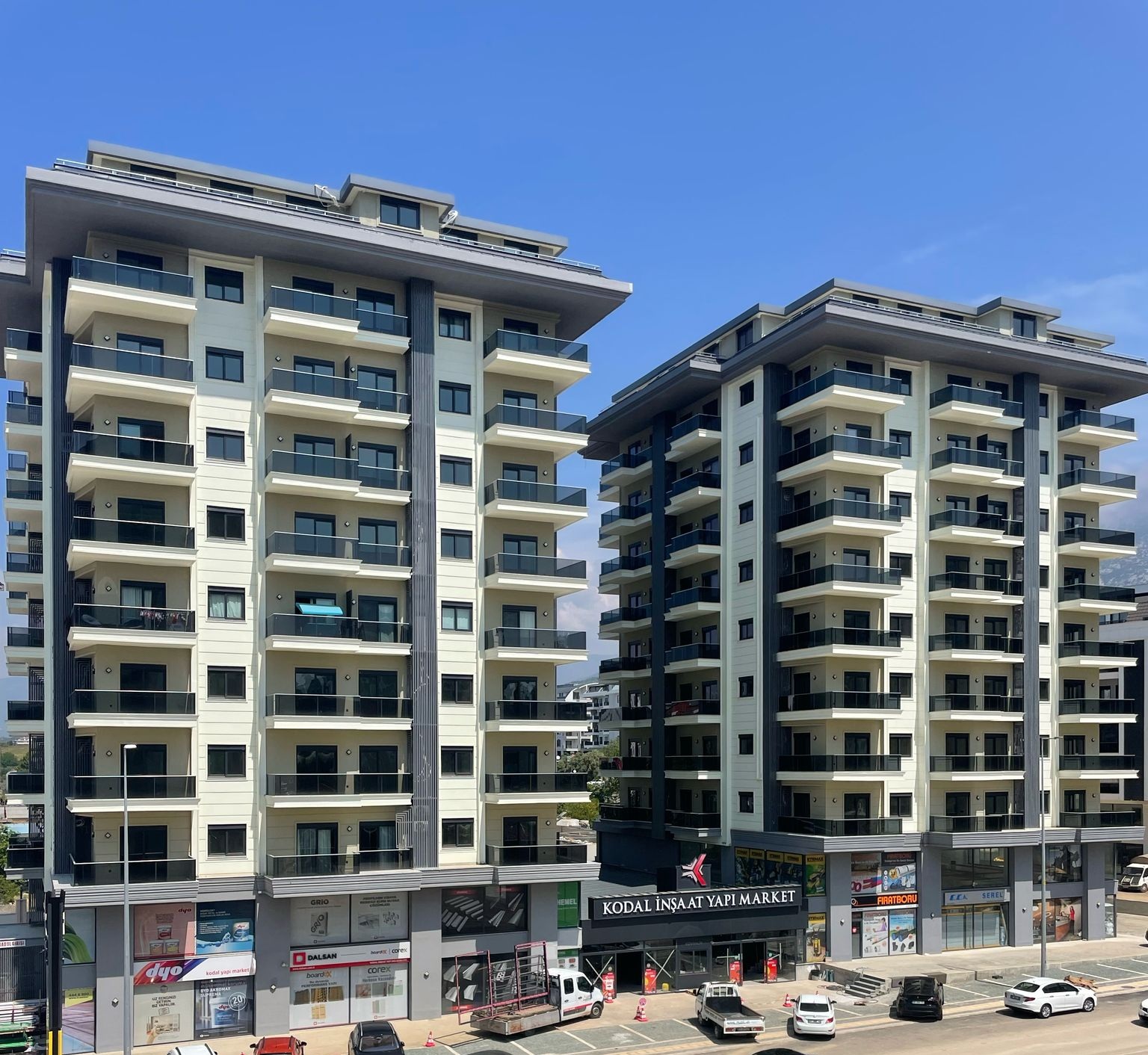 Moderne Lejligheder & Duplexer i Mahmutlar med Private Balkoner og Luksuriøse Faciliteter