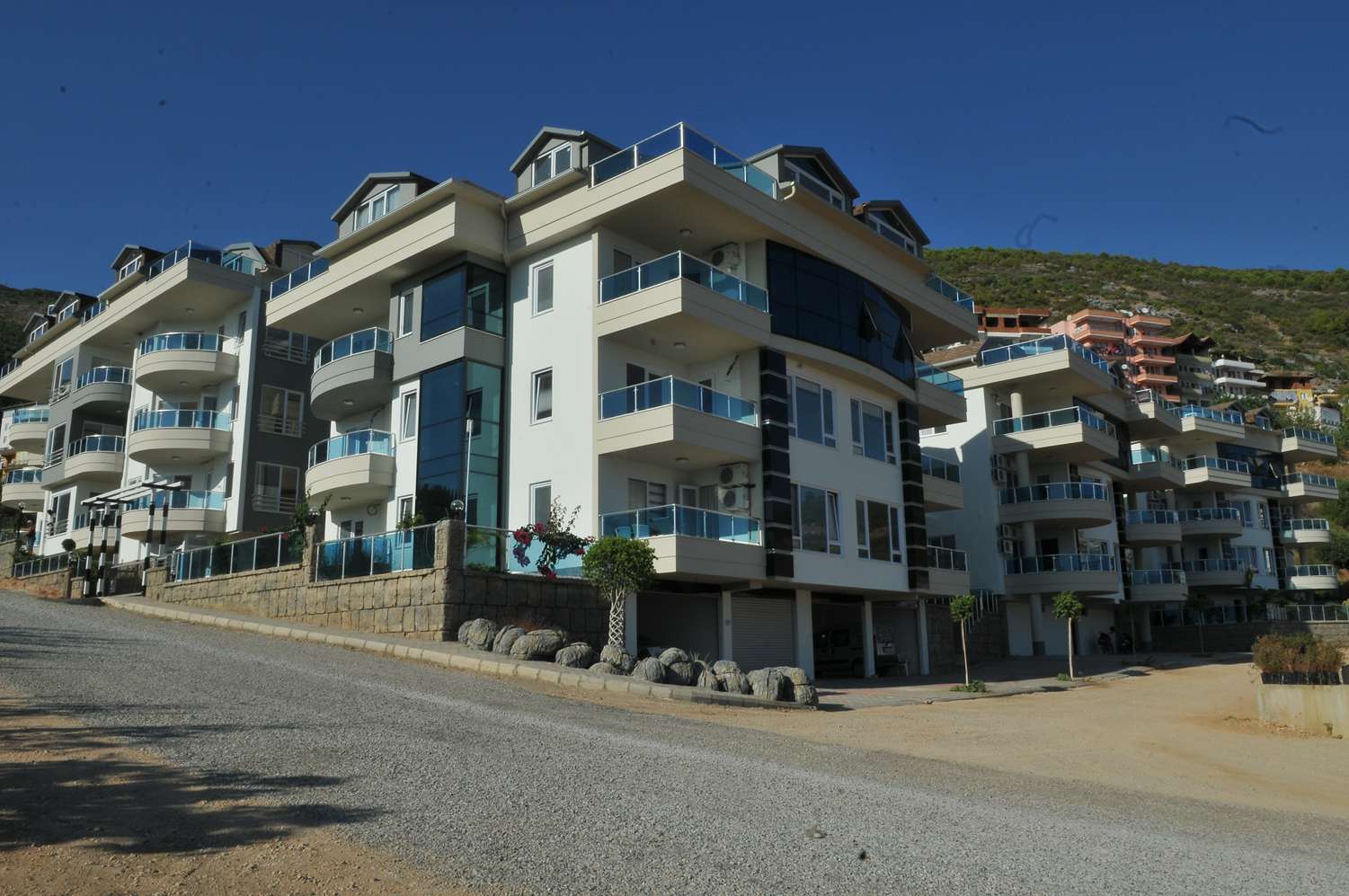 Alanya Merkezde Kapsamlı Sosyal Donatılara Sahip Geniş Aile Daireleri