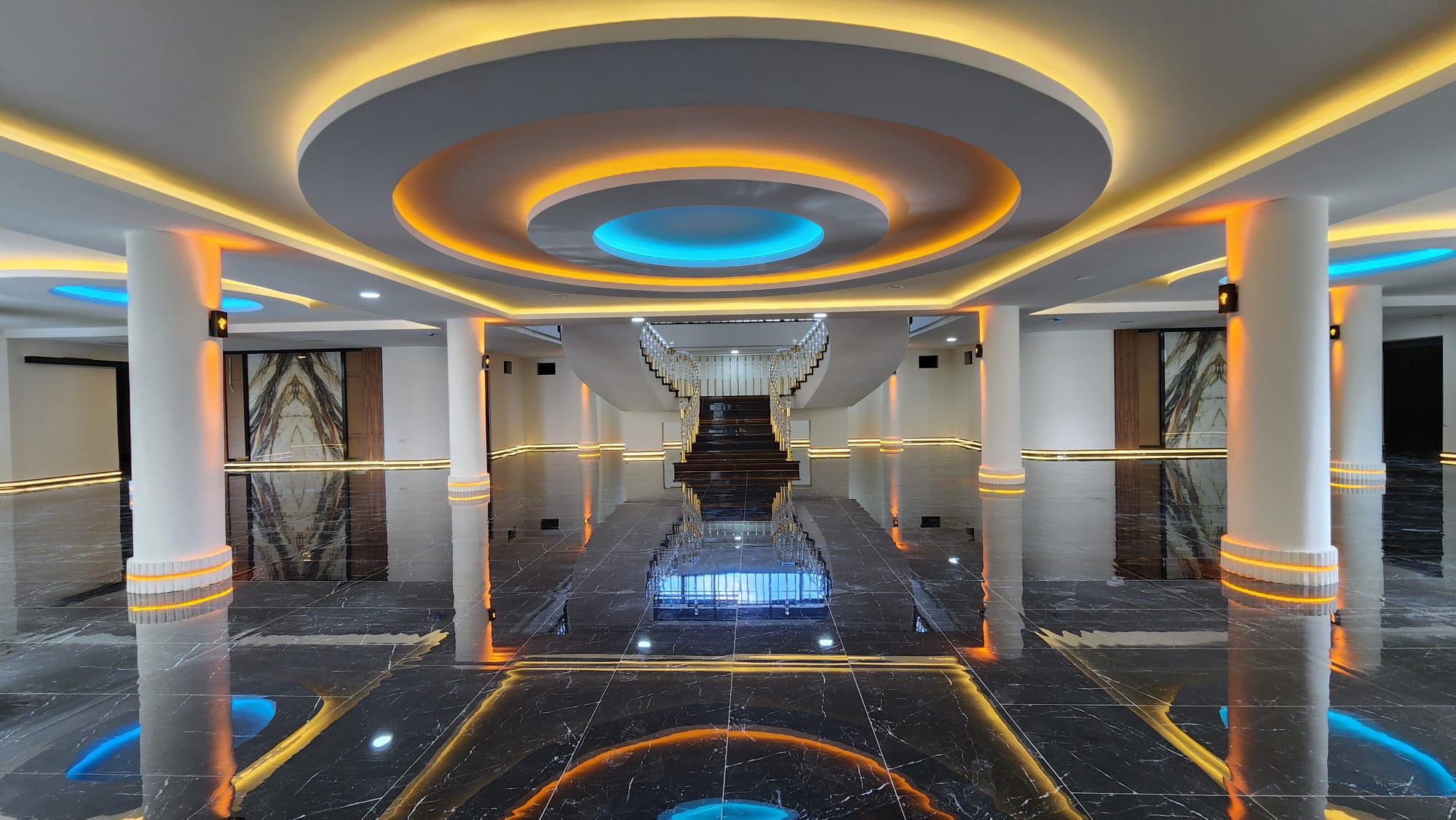 Mahmutlarin Puutarhakeidas: Ylelliset Asunnot ja Duplexit Meren Lähellä