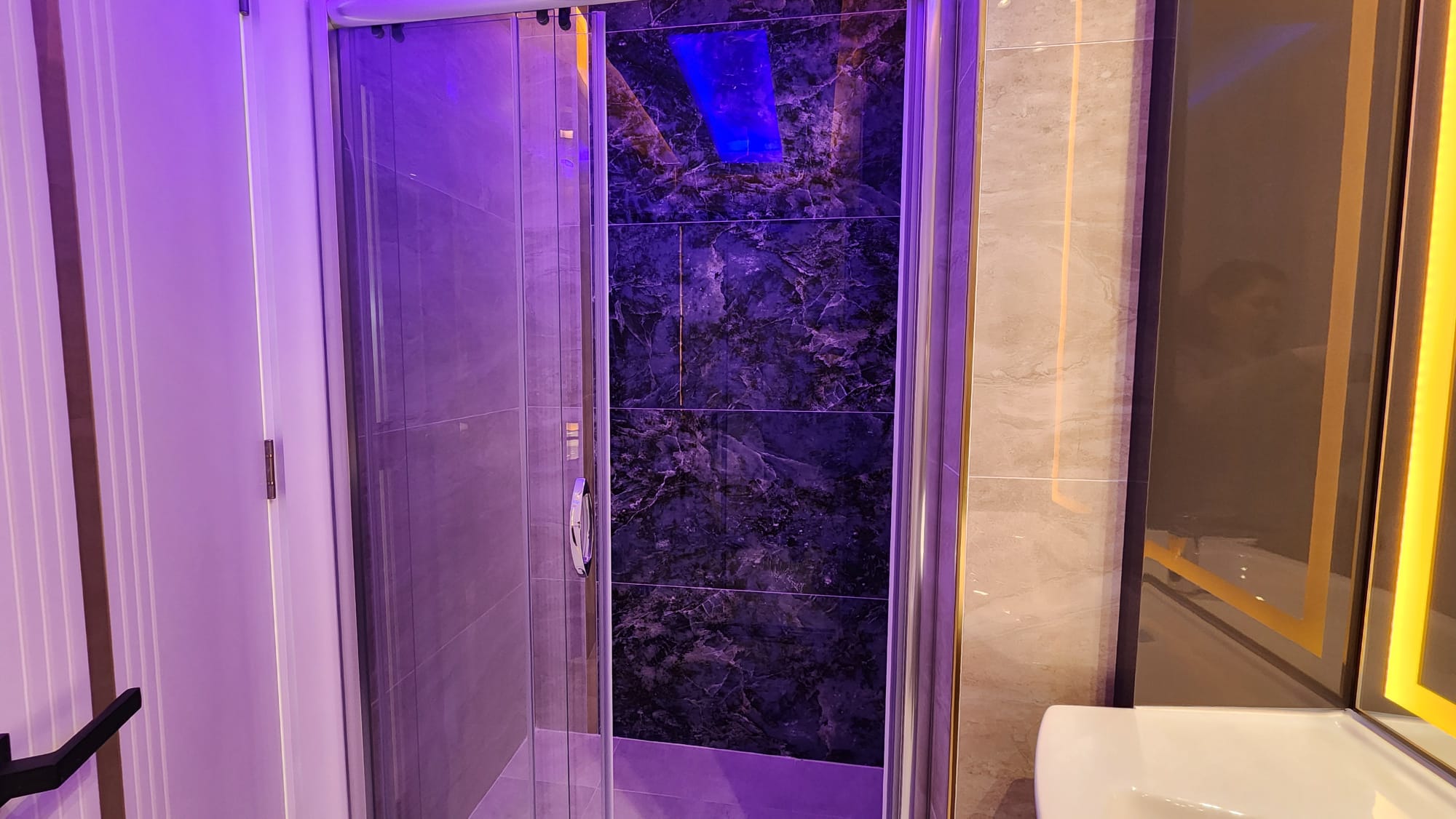 Mahmutlarin Puutarhakeidas: Ylelliset Asunnot ja Duplexit Meren Lähellä