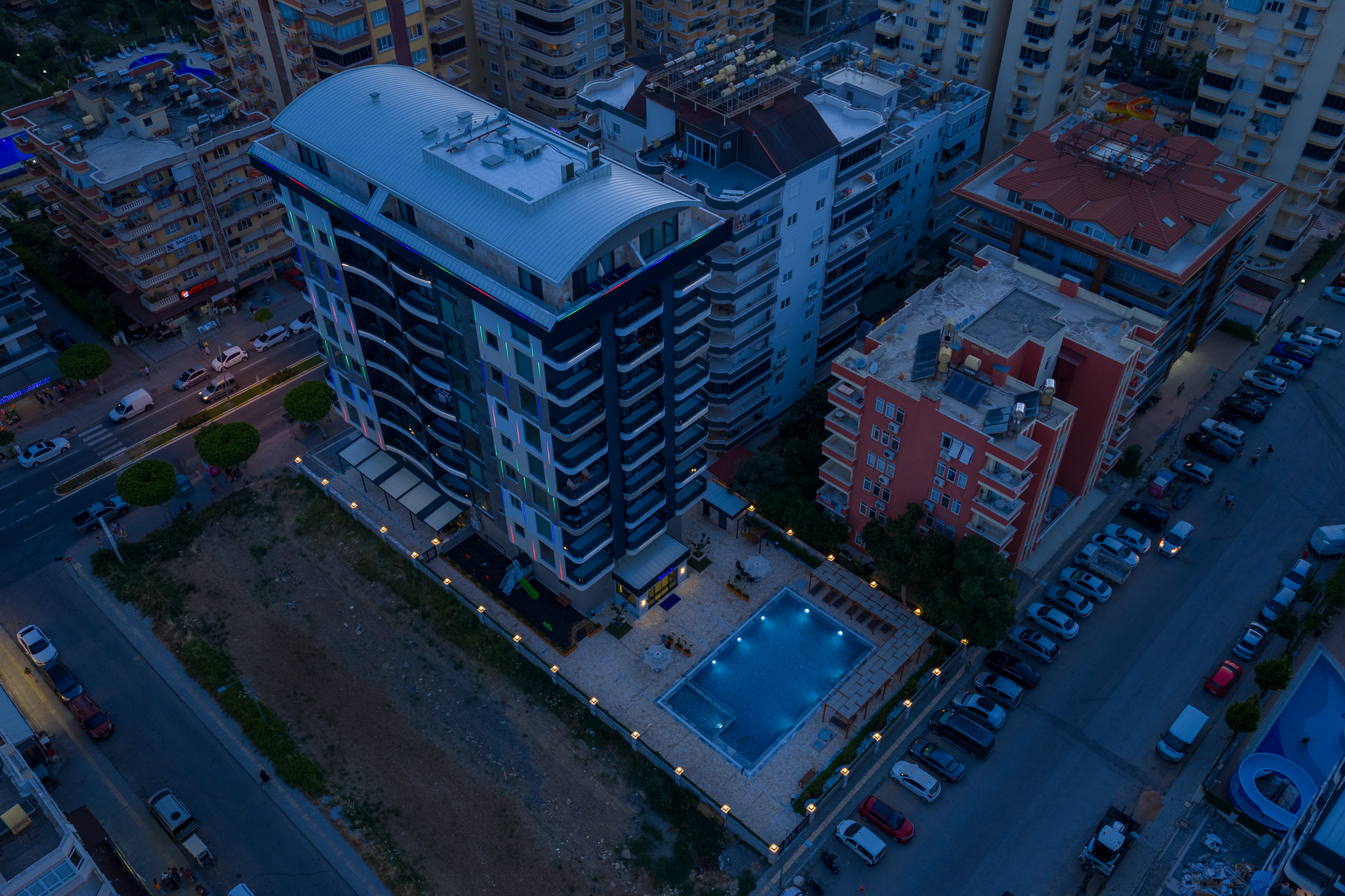 Mahmutlar Sahiline Sadece 200 Metre Mesafede, Yepyeni Deniz Yanı Daire ve Dubleksler