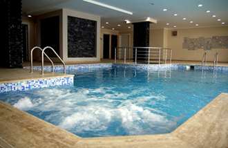 Alanya Merkezde Kapsamlı Sosyal Donatılara Sahip Geniş Aile Daireleri