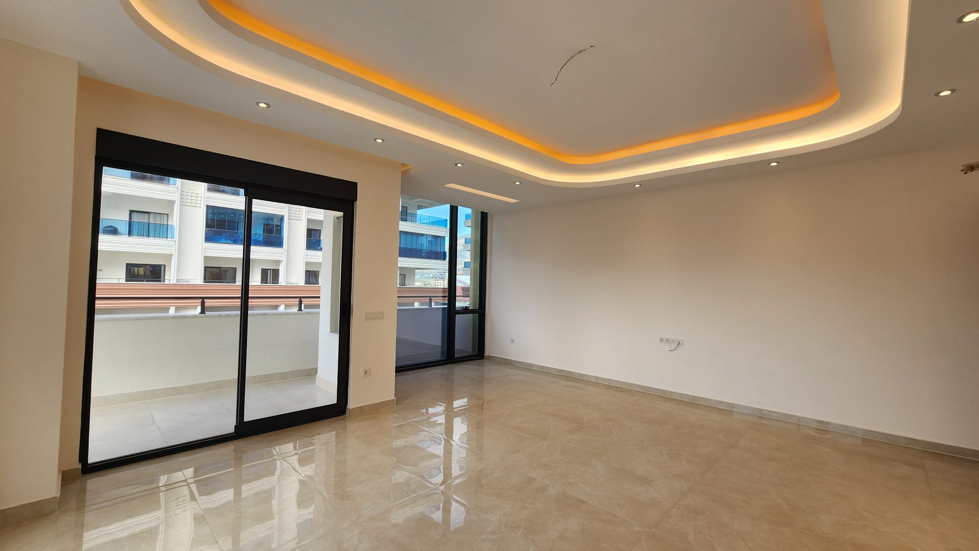 Mahmutlarin Puutarhakeidas: Ylelliset Asunnot ja Duplexit Meren Lähellä