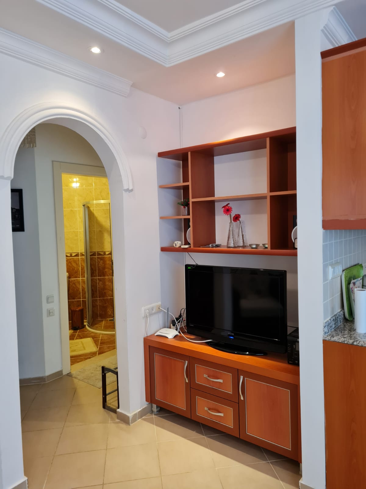 Exklusives Dachgeschoss-Apartment in Tosmur: Ruhe am Fluss, Nähe zum Meer