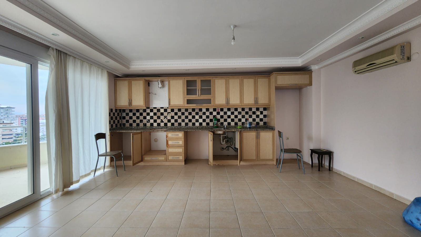 Fredfyldt Liv i Cikcilli: Eksklusiv Ufurneret Bolig til Langtidsleje