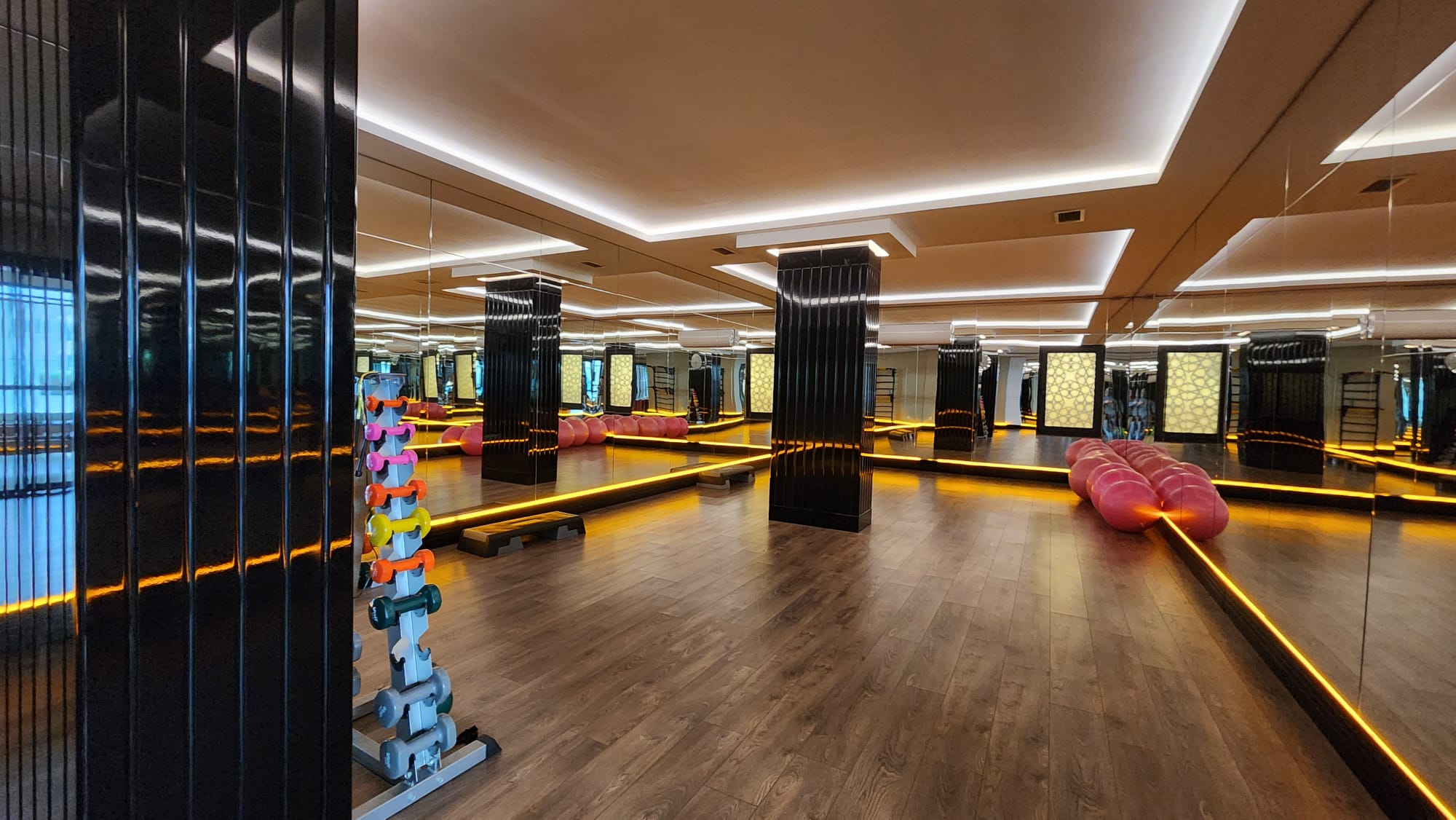 Mahmutlarin Puutarhakeidas: Ylelliset Asunnot ja Duplexit Meren Lähellä