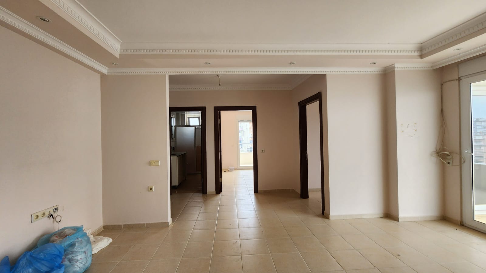 Fredfyldt Liv i Cikcilli: Eksklusiv Ufurneret Bolig til Langtidsleje