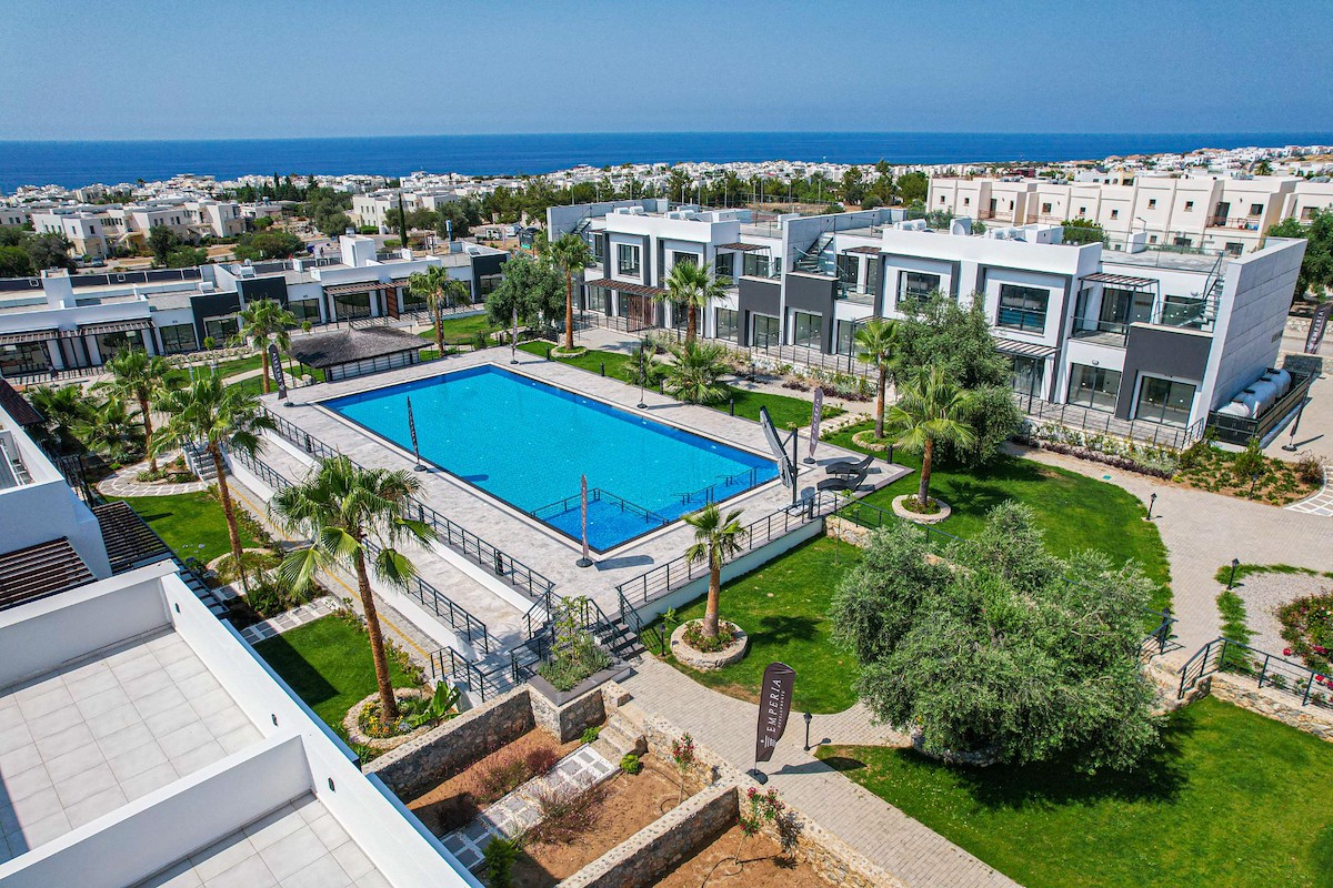 Résidence Duplex de Prestige à Chypre : Vues Panoramiques Mer et Golf