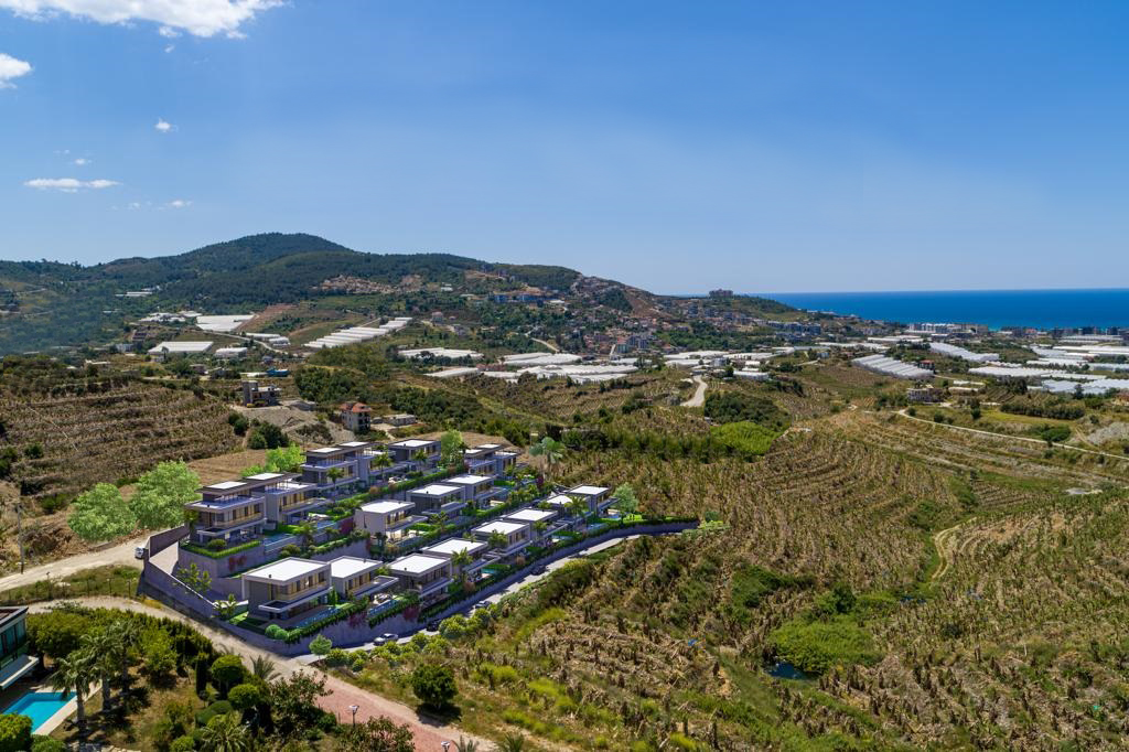 Eksklusive topvillaer i Kargicak med private pools og betagende havudsigt