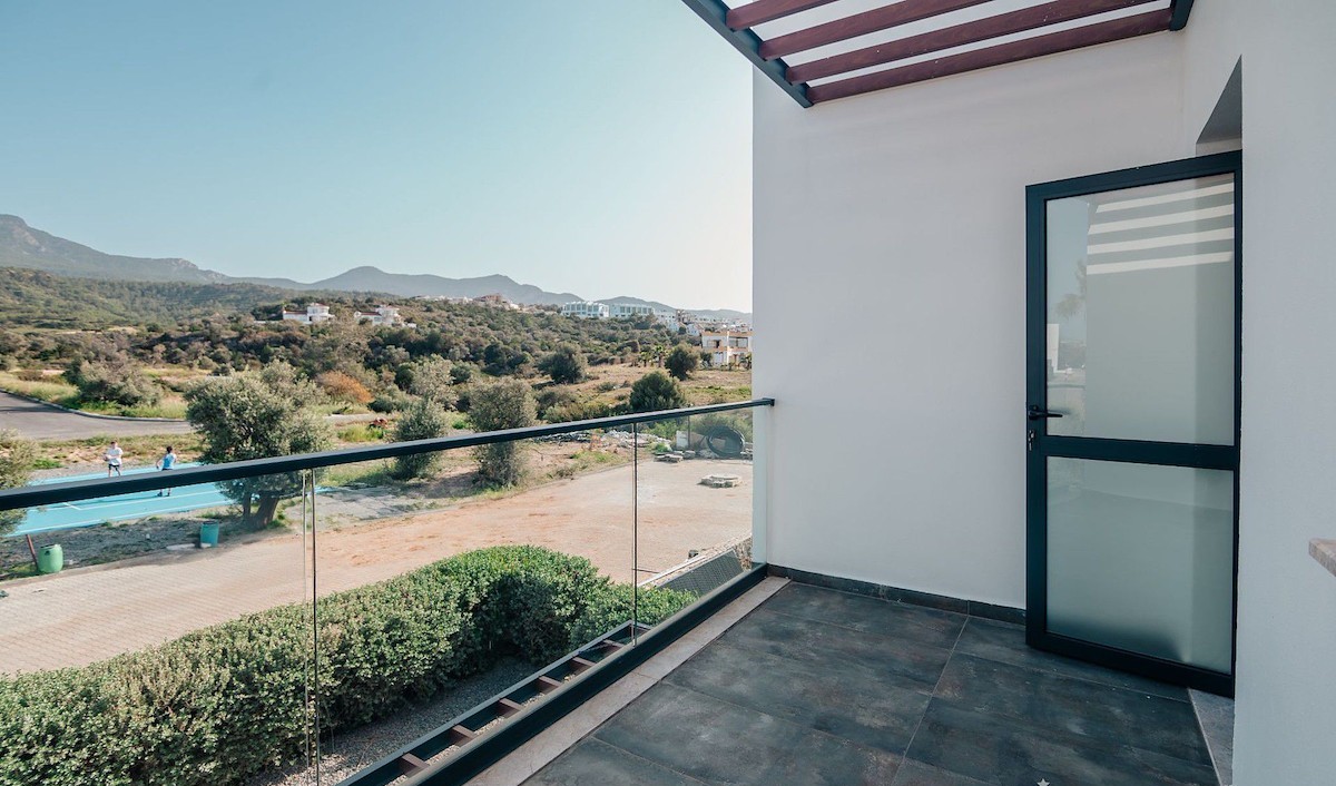 Résidence Duplex de Prestige à Chypre : Vues Panoramiques Mer et Golf