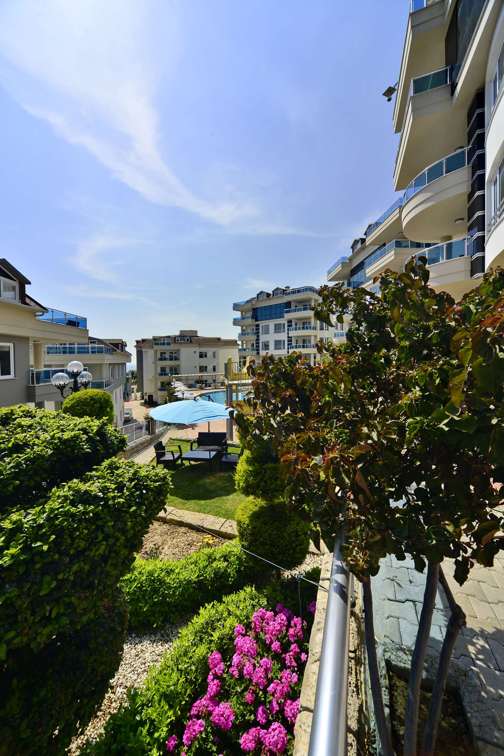 Alanya Merkezde Kapsamlı Sosyal Donatılara Sahip Geniş Aile Daireleri