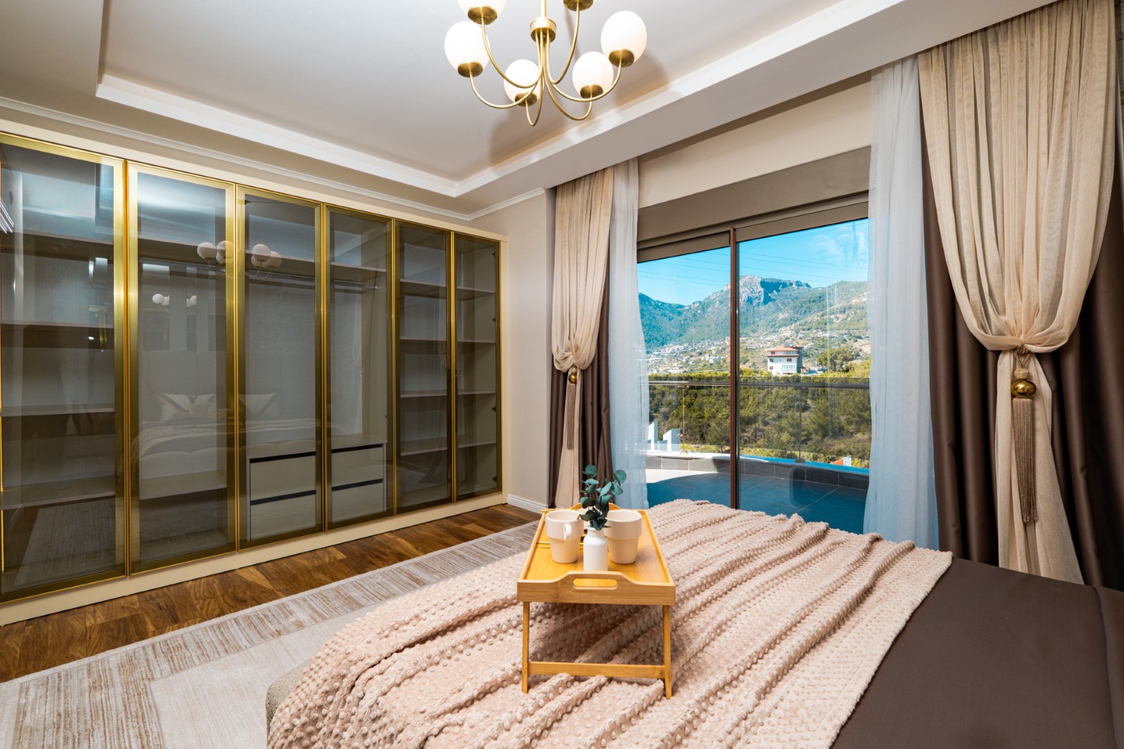 Praktfull Villa med Fyra Sovrum i Oba, Alanya – Privat Pool och Vidsträckt Utsikt