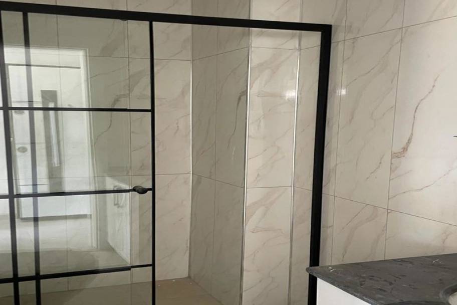 Аланияның өркендеген Демирташ ауданындағы теңіз көріністі жаңа пәтерлер мен дуплекстер